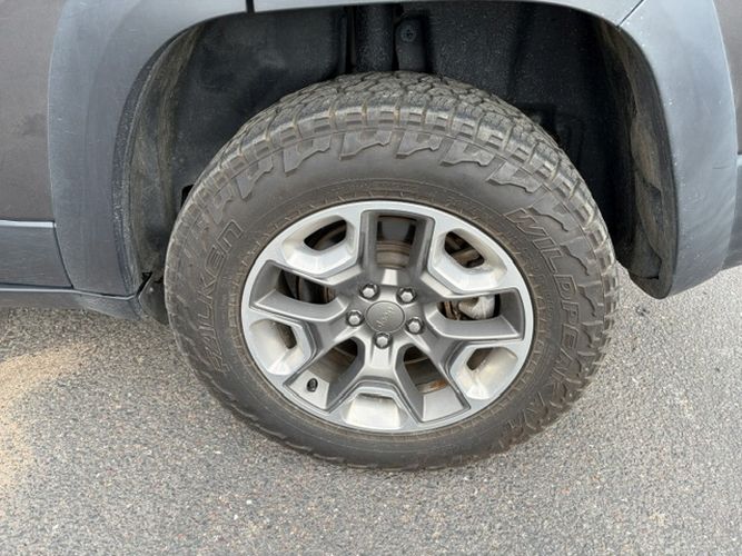 2019 Jeep Cherokee Trailhawk - Photo 19