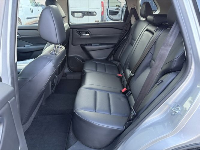 2024 Nissan Rogue SV - Photo 12